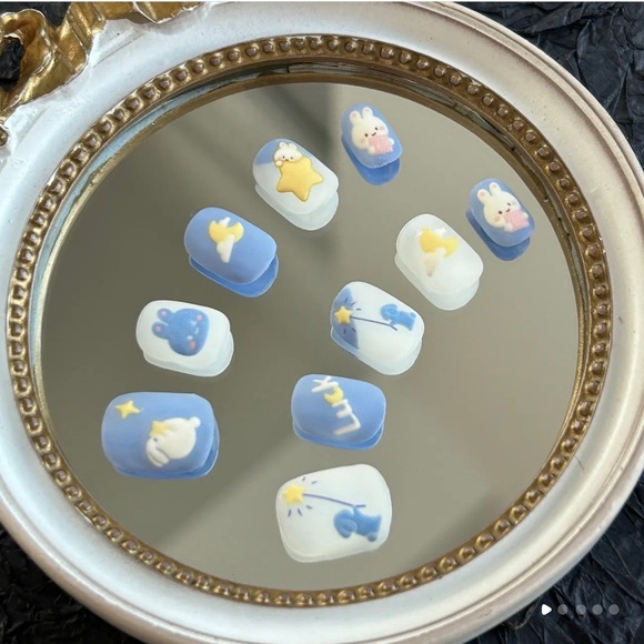 Handmade Press on Nails with charms/nail art - Picture 5 of 6